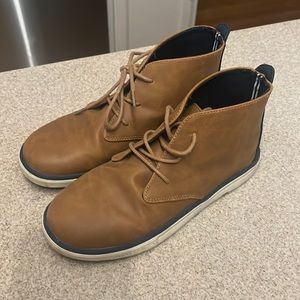 Boys dress boots.  Size 5 tan and navy